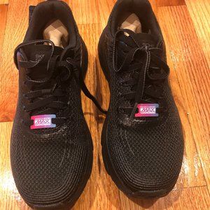 Women's Sketchers - Size 7.5 Wide - Black